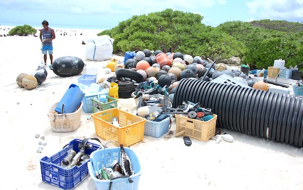 Hawaiian Islands debris shows up around beaches in aerial study